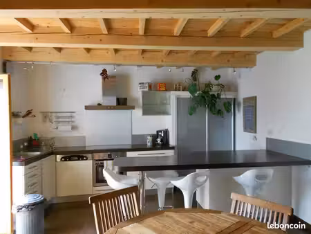 appartement t3/t4 de 75 m² avec terrasse de 15 m² – carpentras centre