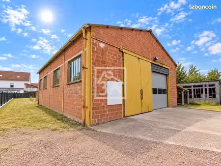 bâtiment 692 m²