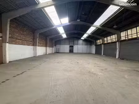 location hangar de 650m2 avec 60m2 de bureaux sur mazingarbe avec parking  clôturé