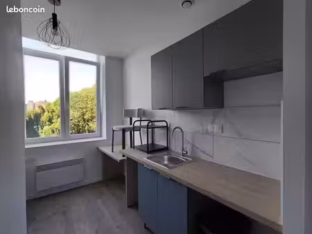 chambre meublee 450