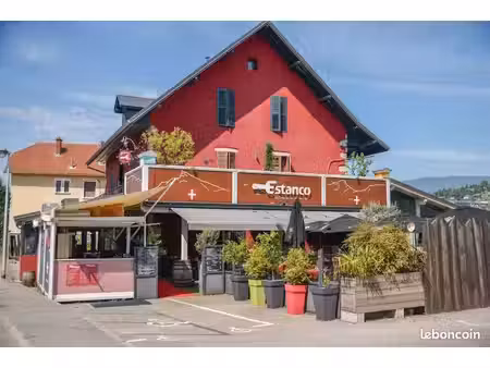 5 appartements et un commerce