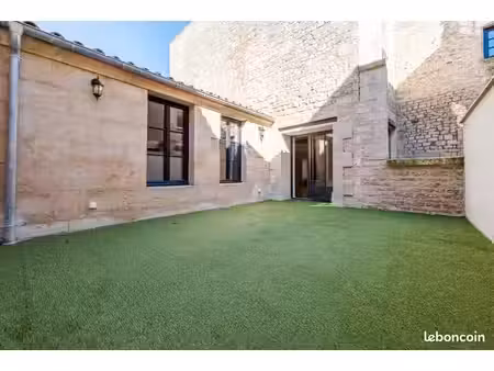 t3 de 91 m2 hyper centre de niort etat neuf avec une grande terrasse