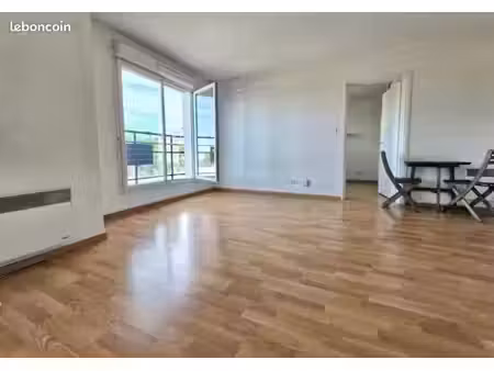 t2 dans résidence calme avec parking