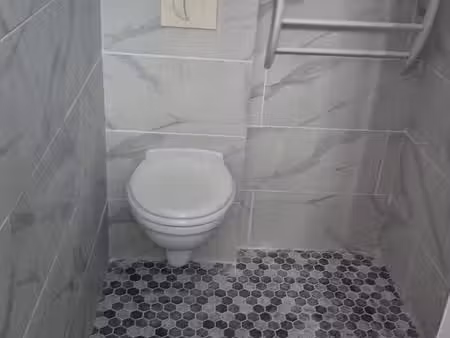 loue studio meublé tch inclus