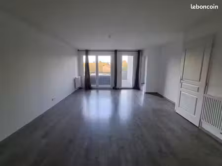 beau t2 avec parking et balcon