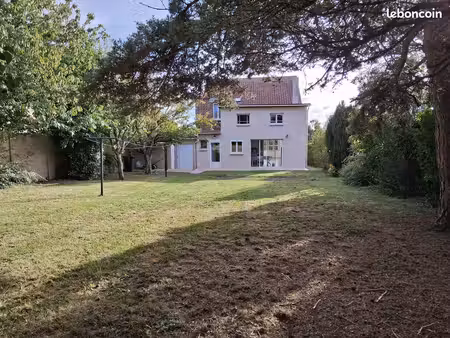 mais ind neuve. dpe b. vue mer. 4ch 1 bureau 3 sdb/d. garages. 566m2 arboré pas de vis à v