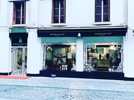 à louer : boutique en cœur de ville d'albertville — 1 800 /mois