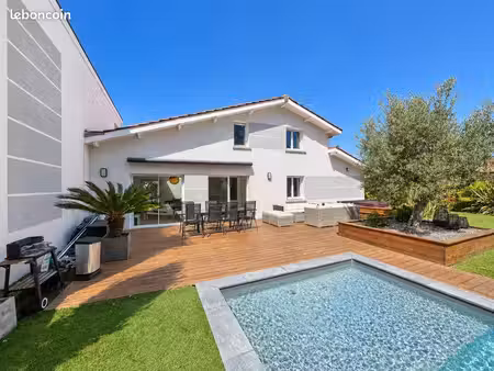 villa meublée  quatre chambres  10 couchages  proche bordeaux et océan