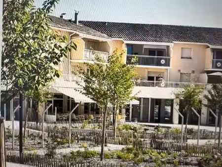 local commercial 77 m² -centre  bourg artigues  face aux écoles
