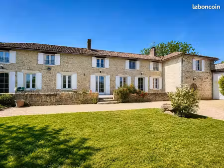 maison de caractère 250 m² | 5 chambres | jardin clos | massognes (86170)