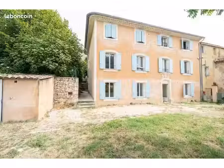 immeuble t11 de 220 m² à apt 84400
