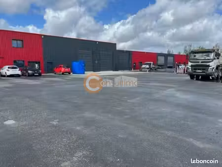 local d'activité 210 m²