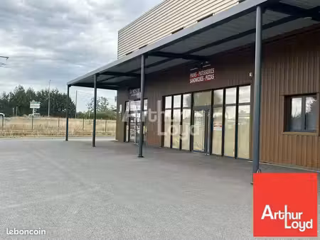 local commercial 73 m² dissay