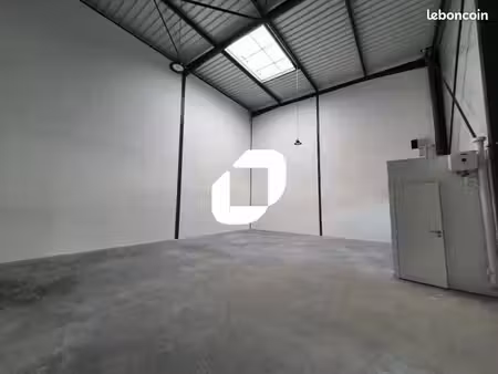 local d'activité 221 m²