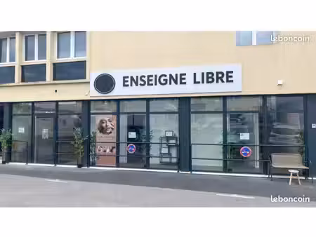 local commercial 120m2 grande vitrine