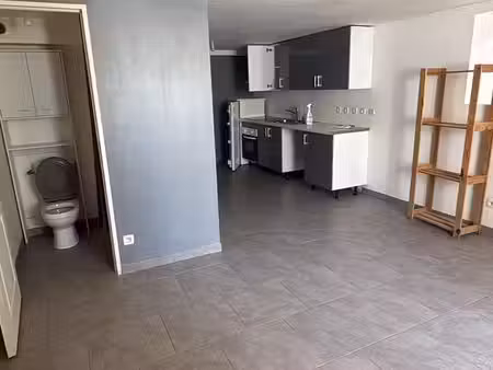 f3 meublé (ou vide) avec parking et terrasse privative