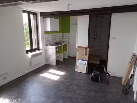 loue studio avec parking privé et sécurisé à proximité de la zone industrielle nord  de la