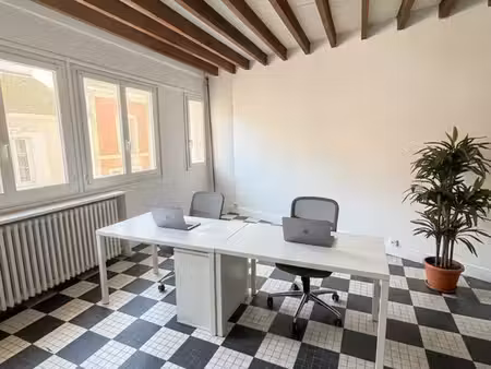 bureaux 33 m² rénovés  centre-ville coulommiers  rue piétonne