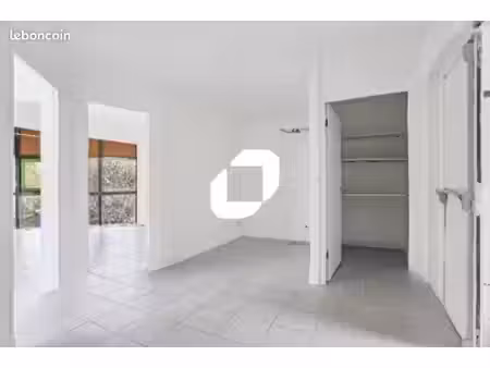 bureau 94 m²