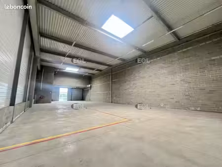 local bureaux 679 m²