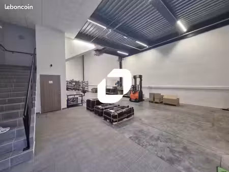 local d'activité 282 m²