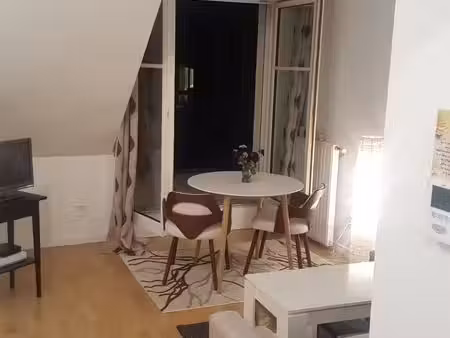 studio meublé avec balcon et parking  rambouillet centre/château