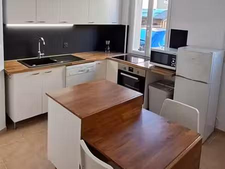 appartement dans maison mitoyenne - meublé/équipé – avec 1 place de parking