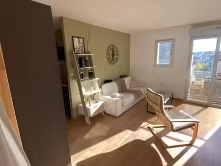 appartement meublé 46 m² – centre-ville – vue cathédrale – garage privé