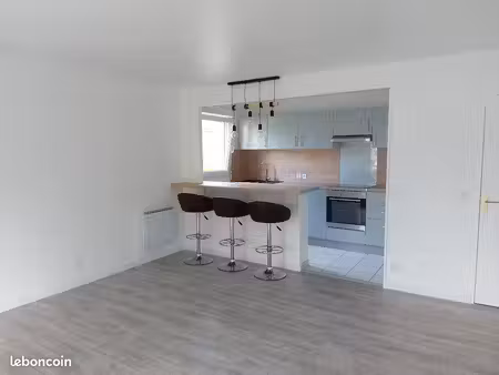appartement f2 meublé 49m2 + terrasse de 8m2 dans résidence arborée proche gare