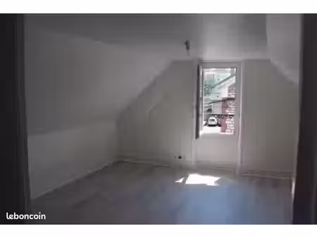 appartement f2 à 2 mn à pied de la gare de melun
