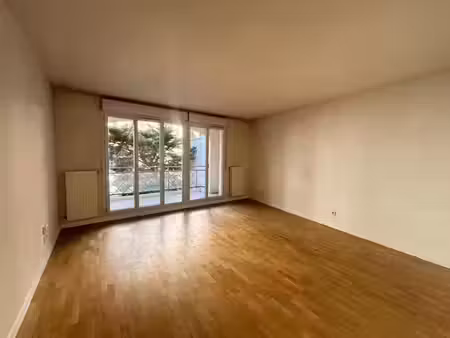 location appartement 2 pièces 75.7 m² à lyon 3ème (69003)  1 266 €