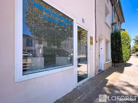 bureaux 99 m² jonquieres
