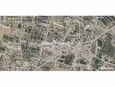 terrain 761 m² angles