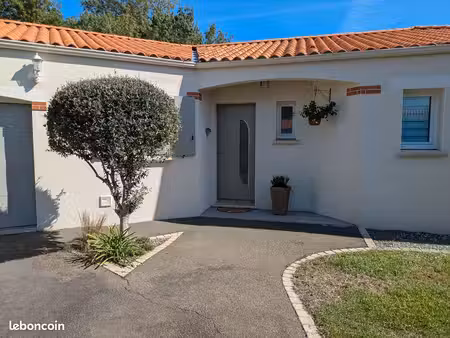 maison de plain-pied 126 m² – challans  commerces à pied – aucun vis-à-vis
