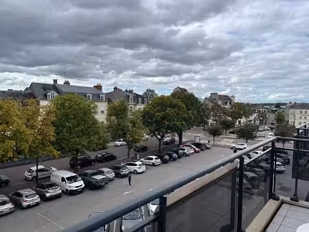 a louer 2 pièces au coeur des commerces  vue imprenable !