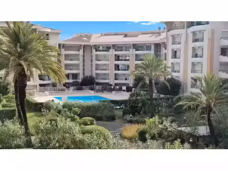 location meublée appartement 2 pièces 54 m² à frejus (83600)  1 350 €