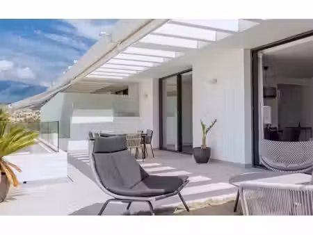 comme un dernier étage : type 3 avec spacieuse terrasse aux portes des calanques