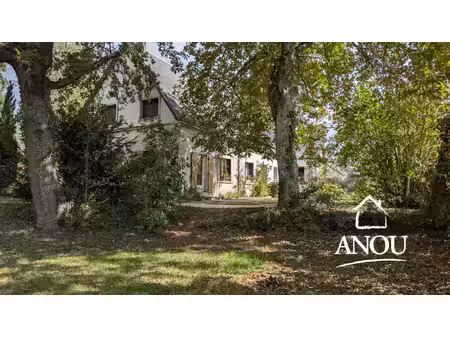maison authentique pleine de charme avec jardin arboré