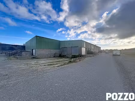 tourneville sur mer (50660) - entrepôt / local industriel édifié sur 7800 m² de terrain.