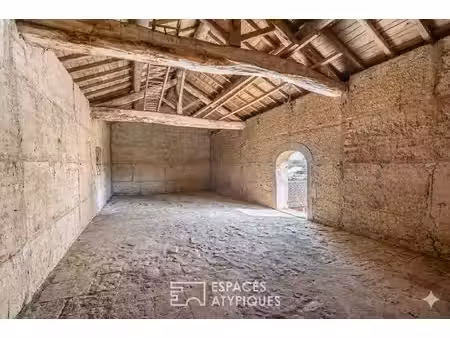 grange de caractère à réinventer au coeur de villeneuve avec terrain et fort potentiel d'a
