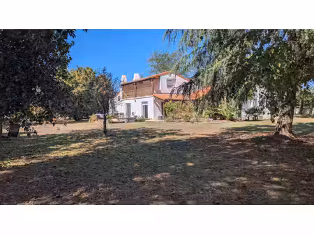 fouras - propriété de caractère avec moulin - 183 m² habitables