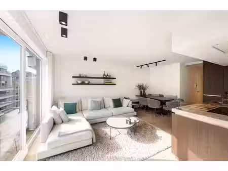 appartement 3 chambres rénové de luxe près de la mer.