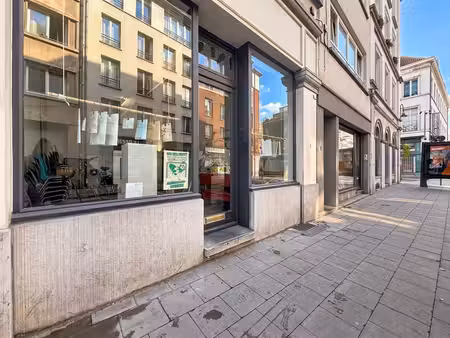 rez-de-chaussée commercial avec cour