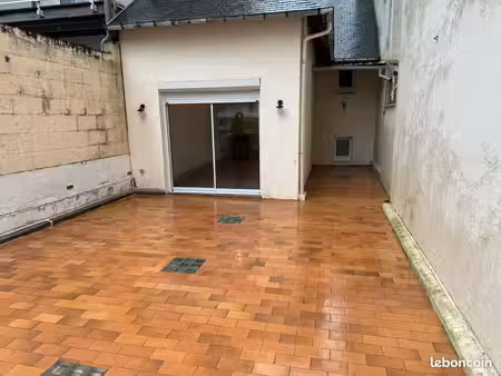 location appartement vide à l'année rue piétonne st cast