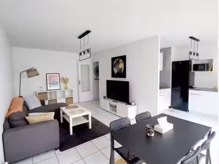 bellevue – appartement meublé de 47 m² avec balcon et place de parking en souterrain