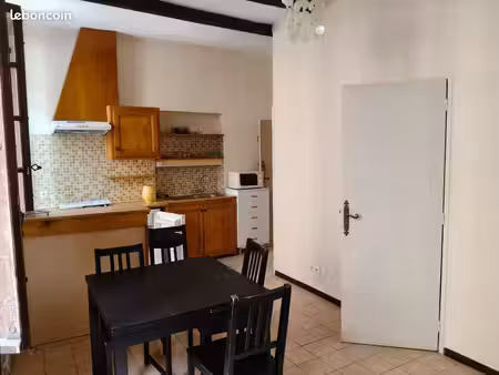 studio meublé 30m² — hypercentre nîmes  entre arènes et lycée daudet