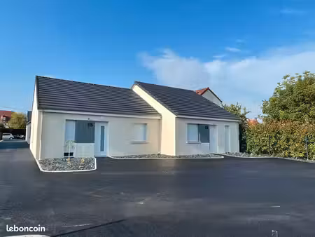 maison t3  avec parking privé et terrasse