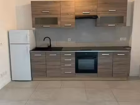 studio rdc avec cuisine équipée