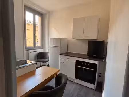 studio meublé 18 m² - romans centre - 420 cc