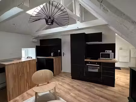 à louer – studio meublé rénové – centre-ville de saint-brieuc